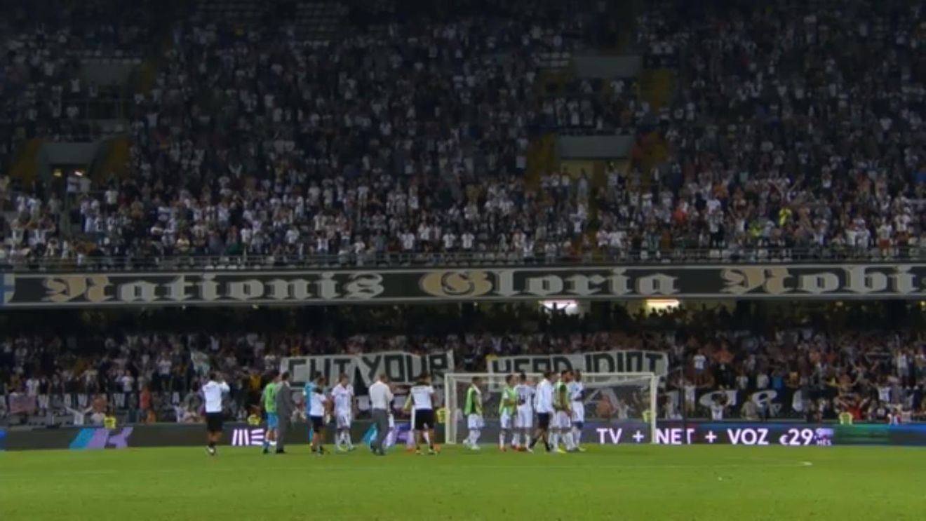 "Taie-ți capul, idiotule" Fanii Vitoriei Guimaraes s-au "răzbunat" pe Becali! Patronul FCSB a reacționat: "Nu mă așteptam că o să ajungă la ei" | FOTO