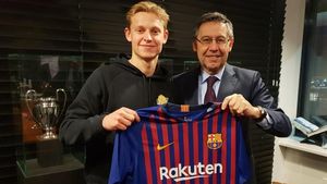 "A primit șapte mesaje!". Clubul mare care a încercat să-l "deturneze" pe De Jong, chiar în timpul negocierilor cu Barcelona