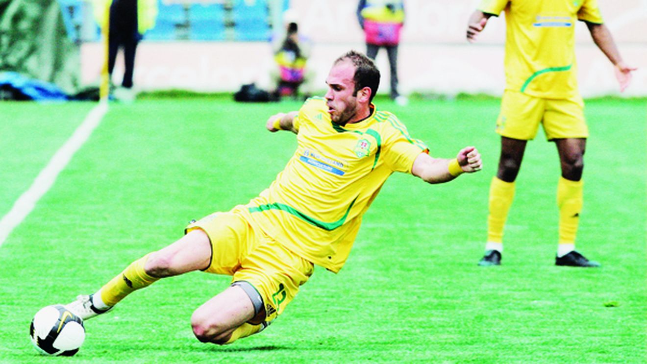 Incredibil!** Ultimul transfer încercat de Copos a căzut din cauza unui incident aviatic! Pe ce pistă s-a reorientat Lucescu jr