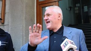Un fost investitor pune tunurile pe șefii fotbalului românesc:** "Sandu și Dragomir sunt niște analfabeți! Primul pas către revenirea fotbalului este îndepărtarea lor"