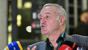 Atacantul FCSB i-a zis în față lui Gigi Becali: „Am contract. Pot să rămân cu salariul meu și tot o să mă folosești”. Reacția patronului l-a făcut să ia decizia