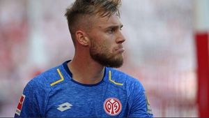 Alex Maxim, luat la rost de un fan: "Fotbal când mai joci?". FOTO | Răspunsul ironic al mijlocașului din Bundesliga