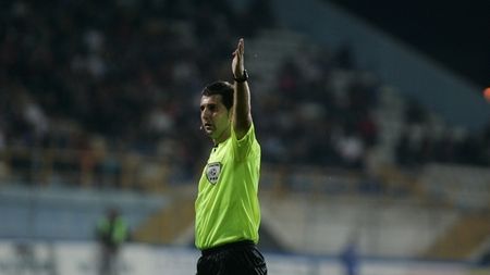 Robert Dumitru arbitrează Dinamo - Craiova în Cupa României