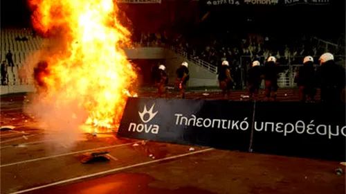 VIDEO Violențe în Grecia!** Meciul Panathinaikos – Olympiakos, suspendat! 57 de persoane au fost arestate