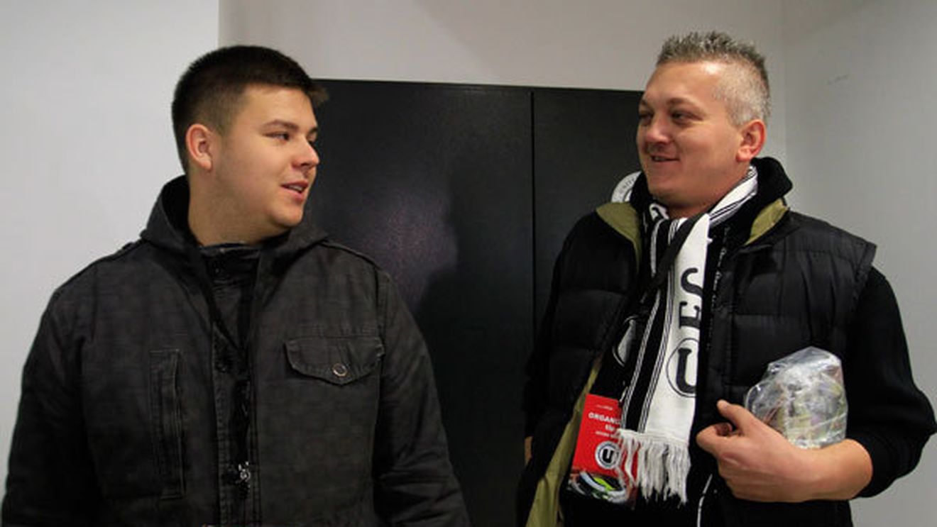 Suporterii 'U'nicat!** Când a văzut gestul fanilor, antrenorul 'șepcilor' a început să plângă! Eforturile sunt însă inutile: de azi, jucătorii își pot depune memorii