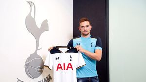 OFICIAL | Tottenham l-a transferat pe atacantul olandez Vicent Janssen