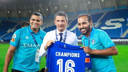 Arabii de la Al Hilal vor un antrenor român în locul lui Răzvan Lucescu! Cine se află pe lista șeicilor