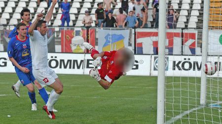 Nici n-a mișcat!** VIDEO Vă era dor de el? Uite ce gol a primit omul care devenise "un pericol pentru Steaua!"