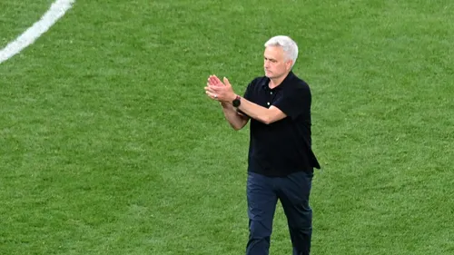 Ce s-a întâmplat în vestiarul României înainte de meciul Generația de Aur - Restul Lumii, când Jose Mourinho a intrat și a început să discute cu fiecare fotbalist român! „Ne-a luat pe toți, în parte”. Ce a făcut Anghel Iordănescu