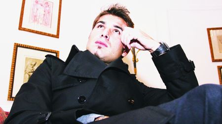 Dă bani pentru drogați**