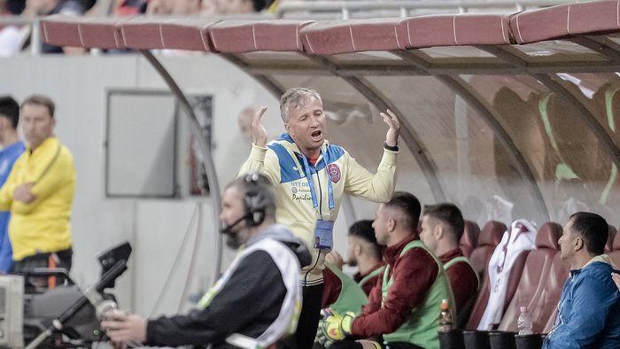 Petrescu, discurs în nuanțe diferite: "Când ești egalat în prelungiri e păcat să dai vina pe arbitru" vs. "Ne-a 'ciupit' de la început". Ce pregătise înainte ca Planic să-i dea planurile peste cap