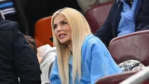 N-a mai rezistat după ce a fost acuzată că a încălcat legea la Rapid – FCSB. Laura Vicol a reacționat: „Lenjeria mea intima e de la Victoria’s Secret”