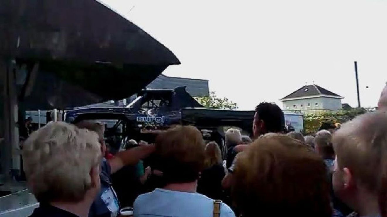 VIDEO | Un vehicul 4x4 a ucis două persoane și a rănit alte 18 în timpul unui spectacol, în Olanda
