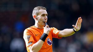 Arbitrul filmat când priza cocaină rupe tăcerea: „Sunt gay şi am ajuns în situația actuală pentru că a trebuit să ascund asta”