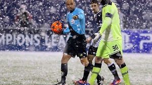 Ei ne aduc primăvara! Steaua, la mâna unui bulgar, CFR "fluierată" de un grec!** UEFA a anunțat brigăzile pentru partidele din EL