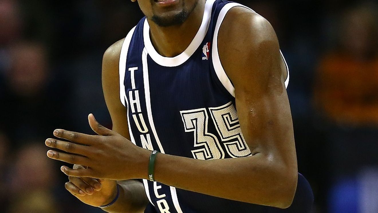 Triple-Durant! Superstarul lui Thunder a mai făcut un meci-record