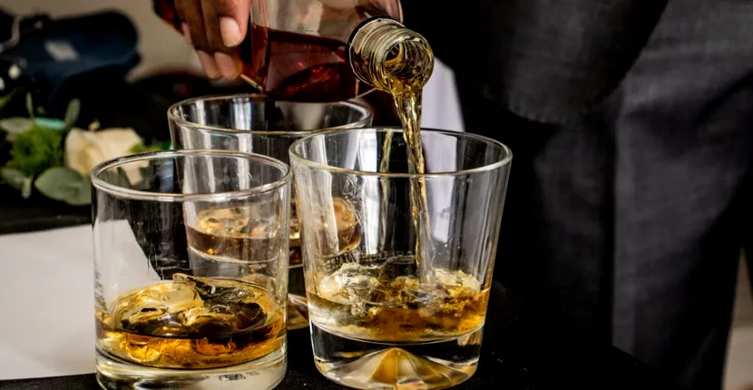 Achiziție record. Un iubitor de whisky a cheltuit 19 milioane de euro pe un butoi de whisky. Cine este bărbatul care a plătit suma astronomică
