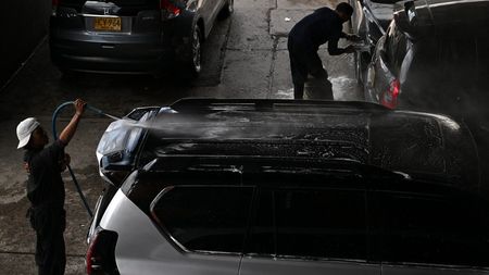 A fost plătit regește de Gigi Becali și de Arpad Paszkany, iar acum a ajuns să spele mașinile unor bogătași! La 33 de ani și-a găsit rostul: „Mă chemau în birourile lor și îmi ziceau asta”