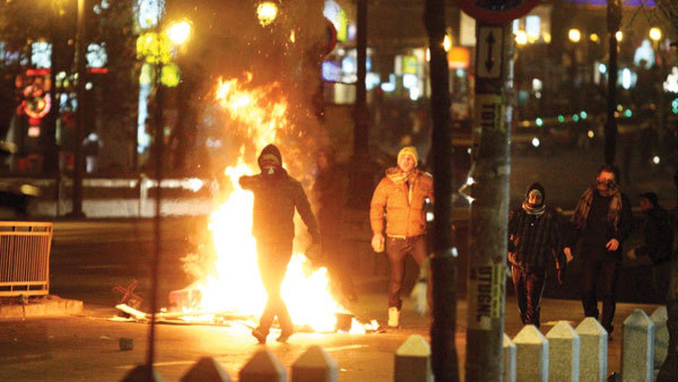 Lași sau eroi?** Implicarea violentă a unor membri ai galeriilor de fotbal a dat naștere unei polemici vehemente