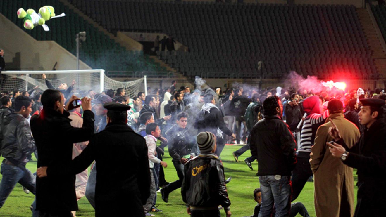 Conducerea Federației de fotbal din Egipt, demisă în bloc după TRAGEDIA din Port Said!** Fanii amenință cu noi violențe: "Dreptate sau murim și noi!"