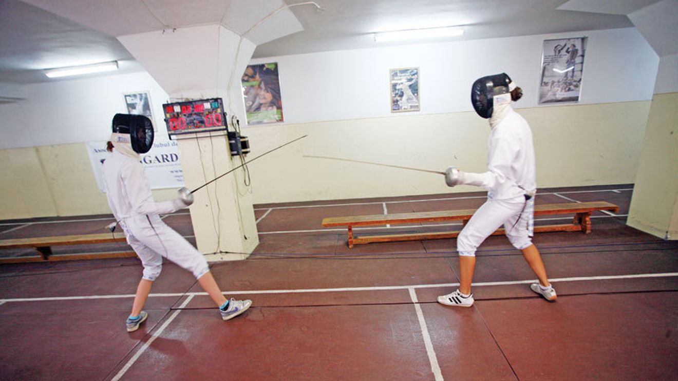 SPECIAL - Unde ne putem duela în afara biroului. Relaxare în pași de scrimă