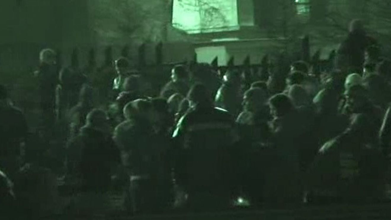 VIDEO Incidente la derby-ul Bulgariei!** Cel puțin trei polițiști și un suporter răniți