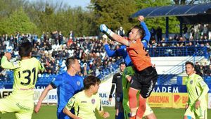 "Lanterna" ASA scoate un punct nesperat în Copou. Ionel Ganea a debutat cu o remiză pe banca mureșenilor