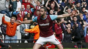 Premier League | Meci senzațional între West Ham și Arsenal, decis de SHOW-ul lui Andy Carroll. Aston Villa e 99% retrogradată pentru prima dată în istoria actualului format