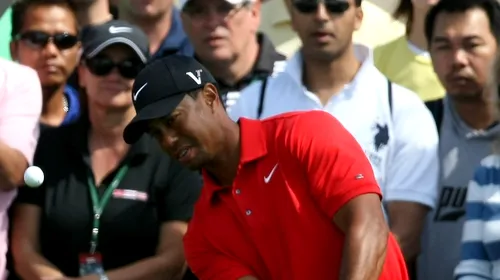 Tiger Woods, amendat pentru că a SCUIPAT pe terenul de golf!** VIDEO
