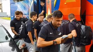 VIDEO | FCSB-iștii au început munca! Cine e jucătorul pe care Dică nu l-a luat în cantonament.  "Am decis să rămână la echipa a doua"