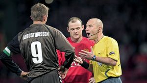 Laurent Duhamel arbitrează meciul Steaua - Molde