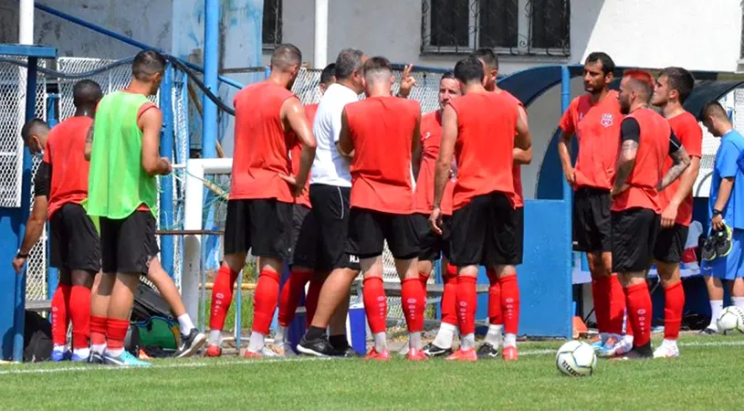 CSM Reșița va juca două amicale în această săptămână, cu ”U” Cluj și CS Hunedoara. Cristian Bobar: ”Sper ca băieții să iasă din starea de oboseală de după cantonament și să progreseze”. Care e stadiul lucrărilor la arena ”Mircea Chivu”