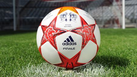 Totul despre "Finale London", mingea finalei din 2011 a Ligii Campionilor