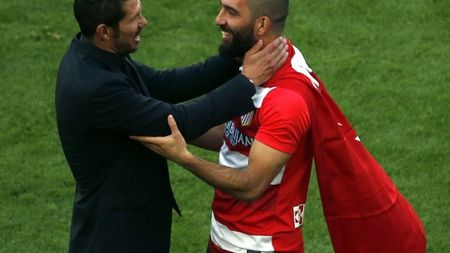 Arda Turan este dorit de Barcelona, United, Chelsea, PSG și AC Milan. Ce anunț a făcut pe Twitter mijlocașul lui Atletico Madrid