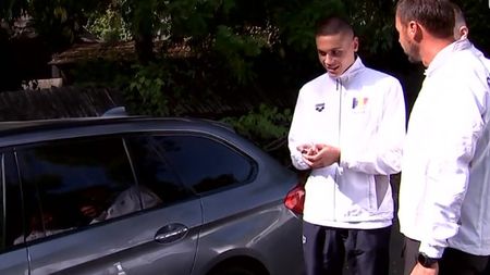 David Popovici a făcut senzație la întâlnirea cu Familia Regală a României: a mutat o mașină din telecomandă!