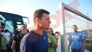 Există și fani ai "câinilor" care se bucură de plecarea lui Niculae: "Nu a mai rămas la Dinamo din cauza 'buletinului'"