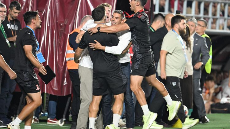 Neașteptat! Ce au făcut oamenii din staff-ul lui Dinamo imediat după finalul meciului din Giulești, când jucătorii încă sărbătoreau
