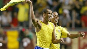 CFR Cluj, felicitată de Rivaldo pentru câștigarea titlului! Mesajul fostului mare fotbalist brazilian pentru echipa lui Edi Iordănescu | VIDEO