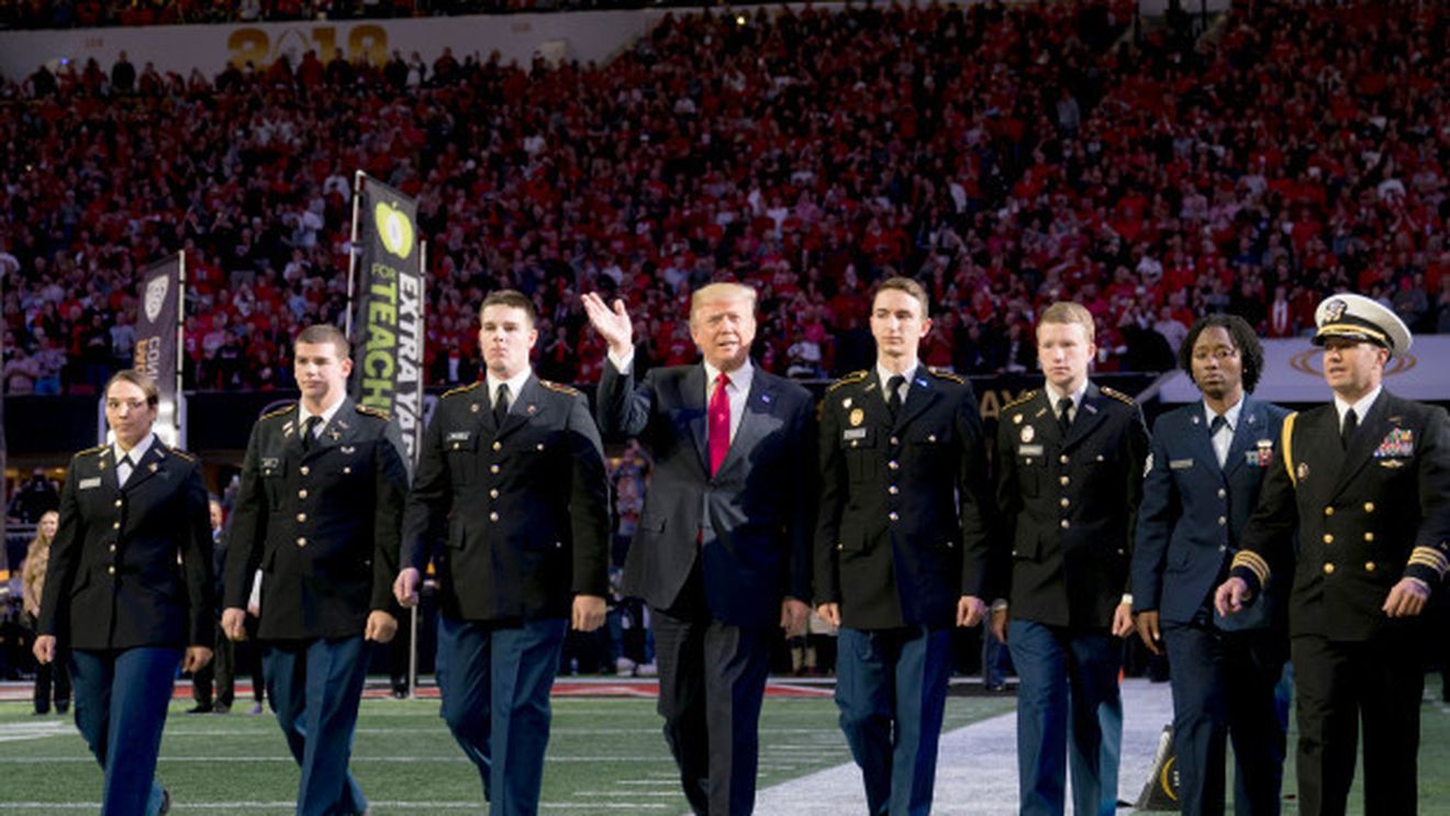 "Fu*k Trump". Președintele SUA a avut parte de o primire ostilă la finala campionatului de fotbal american