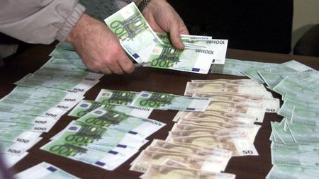 Un club poate fi retrogradat din prima ligă de inconștiența patronului. Motivul: prima ilegală promisă jucătorilor pentru atingerea obiectivului