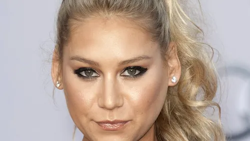 Anna Kournikova a împlinit 41 de ani! Ce a ajuns să facă și cum arată, la 20 de ani de la retragere, rusoaica pe care mulți o consideră cea mai frumoasă jucătoare de tenis din istorie! | GALERIE FOTO