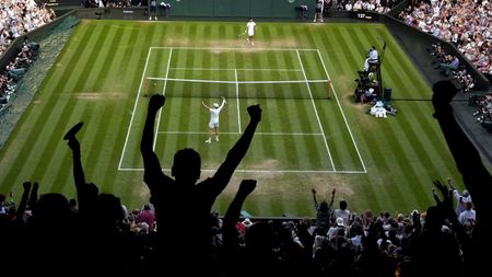 Arbitrul a oprit meciul Jannik Sinner – Carlos Alcaraz. A urmat un anunț neverosimil: „Vă rog să nu mai faceți asta”