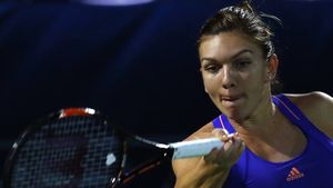 Victorie în thriller | Simona Halep, emoții nebune într-o luptă dublă cu Makarova și cu propriul serviciu în sferturi, la Dubai
