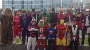 L-au băgat pe Moyes în ședință, acum își fac de cap :) FOTO - Batman și Țestoasele Ninja și-au făcut apariția la Newcastle