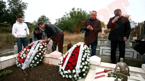 FOTO EMOȚIONANT** Dinamoviștii au fost la cimitirul din Brănești pentru a-l omagia pe Cătălin Hîldan