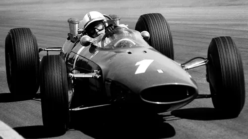 A murit John Surtees, singurul om din lume care a câștigat titlul mondial și în Formula 1, dar și în motociclism
