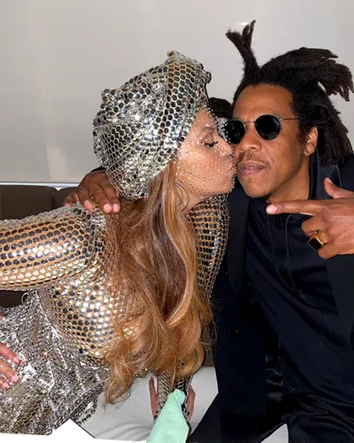 Beyoncé rupe tăcerea cu privire la infidelitatea lui Jay Z. Nu-ți pierde timpul