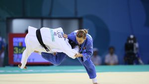 „Mă bat cu două mâini"