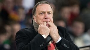 Unul dintre cei mai bâtrâni antrenori din Europa, de trei ori selecționer al Olandei, și-a prelungit contractul cu încă un an