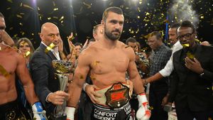 Andrei Stoica i-a stins lumina olandezului Fred Sikking chiar în fața lui Remy Bonjasky. Următoarea gală Superkombat va avea loc la Milano